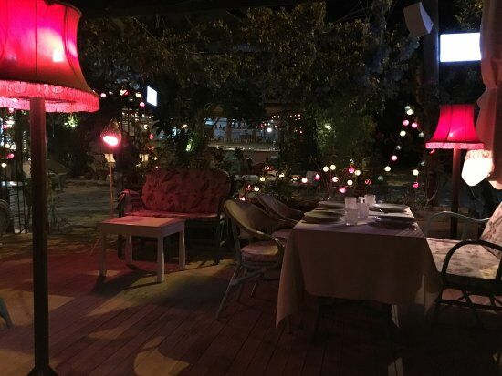 Delice Restaurant & Bar