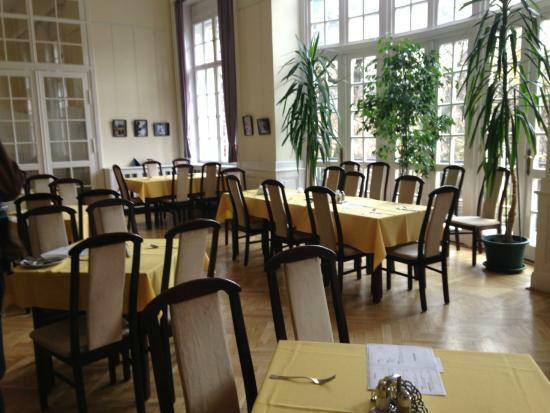 Benczur Haz Etterem Kavezo