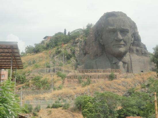 Atatürk Heykeli