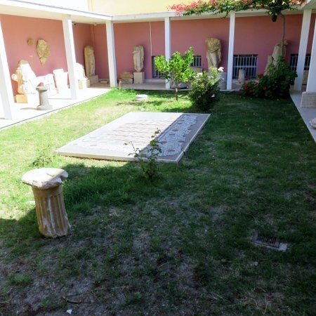 Tinos Arkeoloji Müzesi