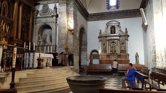Santa Maria Magdalena de Cangas del Narcea Kilisesi
