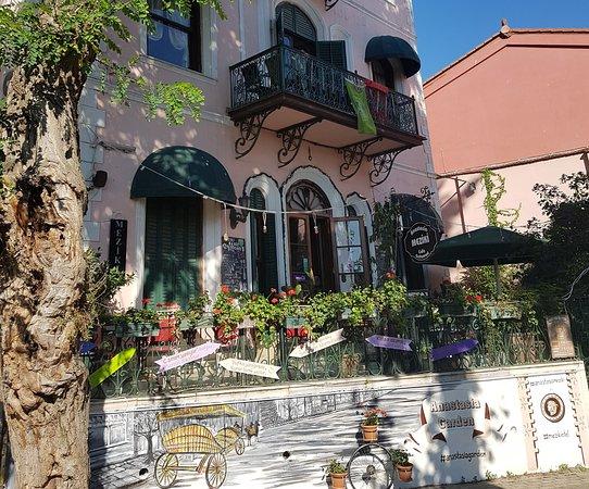 Anastasia Meziki Hotel Bahçe & Cafe