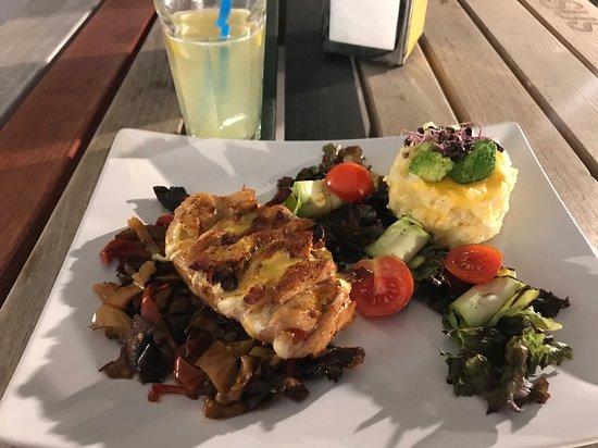 Mandaloo Restaurant Lounge