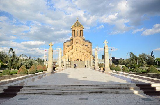 Tiflis Kutsal Üçlü Katedrali