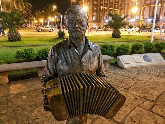 Estatua de Astor Piazzola