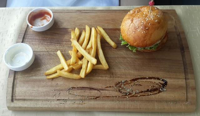 Gate 25 Restaurant & Lounge