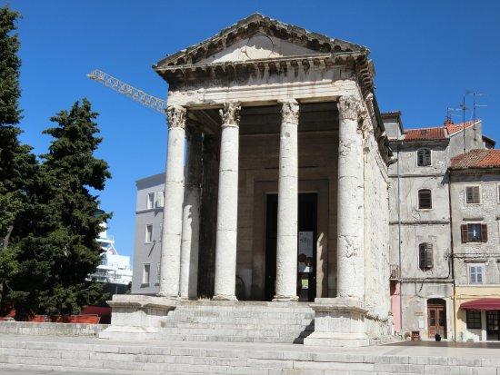 Augustus Tapınağı