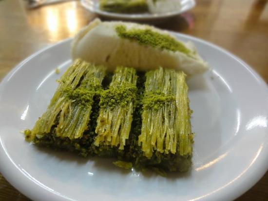 Baklavacı Badıllı Dedeoğlu