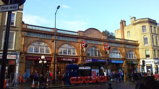 Earls Court Tren İstasyonu