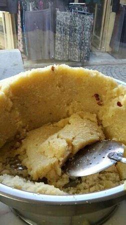 Meşhur Helvacı Öksüzler