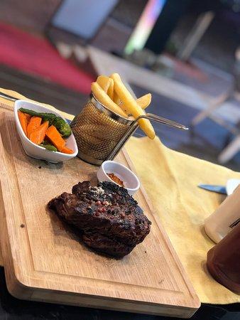 Street 61 Restaurant Bar Apart Hotel