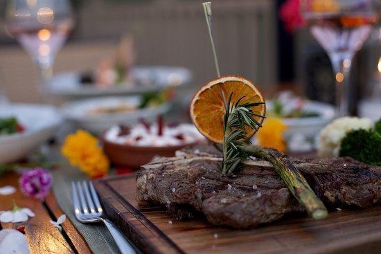 El Erizo Restaurant & Bar