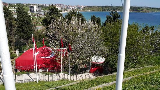 Bayraklı Baba Turbesi