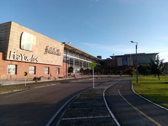 Hayuelos Alışveriş Merkezi