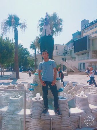 Camdan Horoz Heykeli