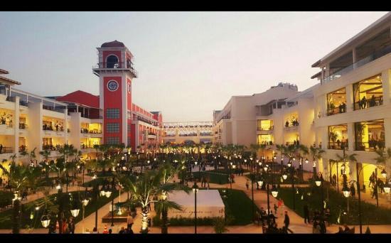 MaviBahçe Alışveriş Merkezi