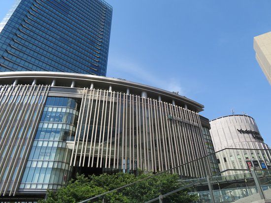 Grand Front Osaka Alışveriş Merkezi