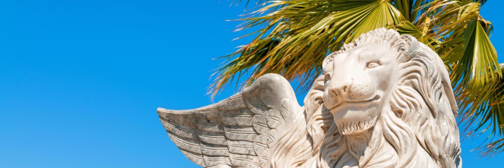 Finikoudes Sahil Gezinti Yolu