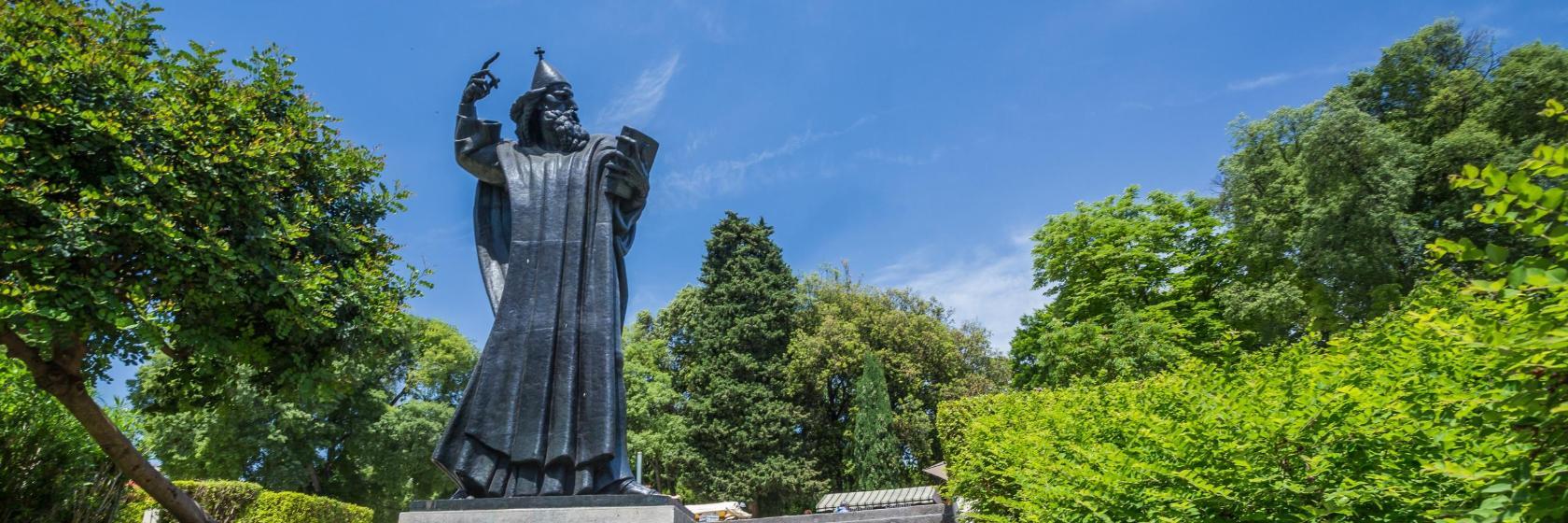 Gregory of Nin Heykeli